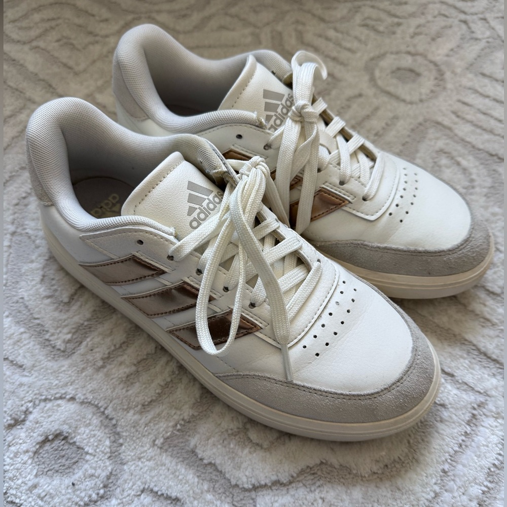 Adidas Womens Courtblock Sneakers 👟 SIZE 9